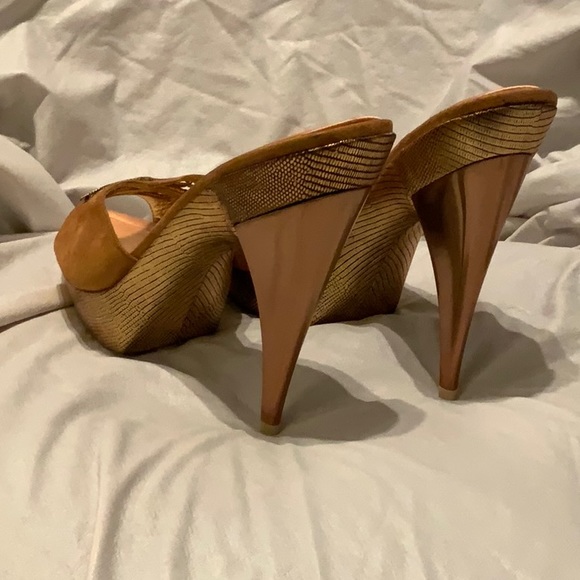 Peach suede sandal heels with open toe and bows - Picture 3 of 7